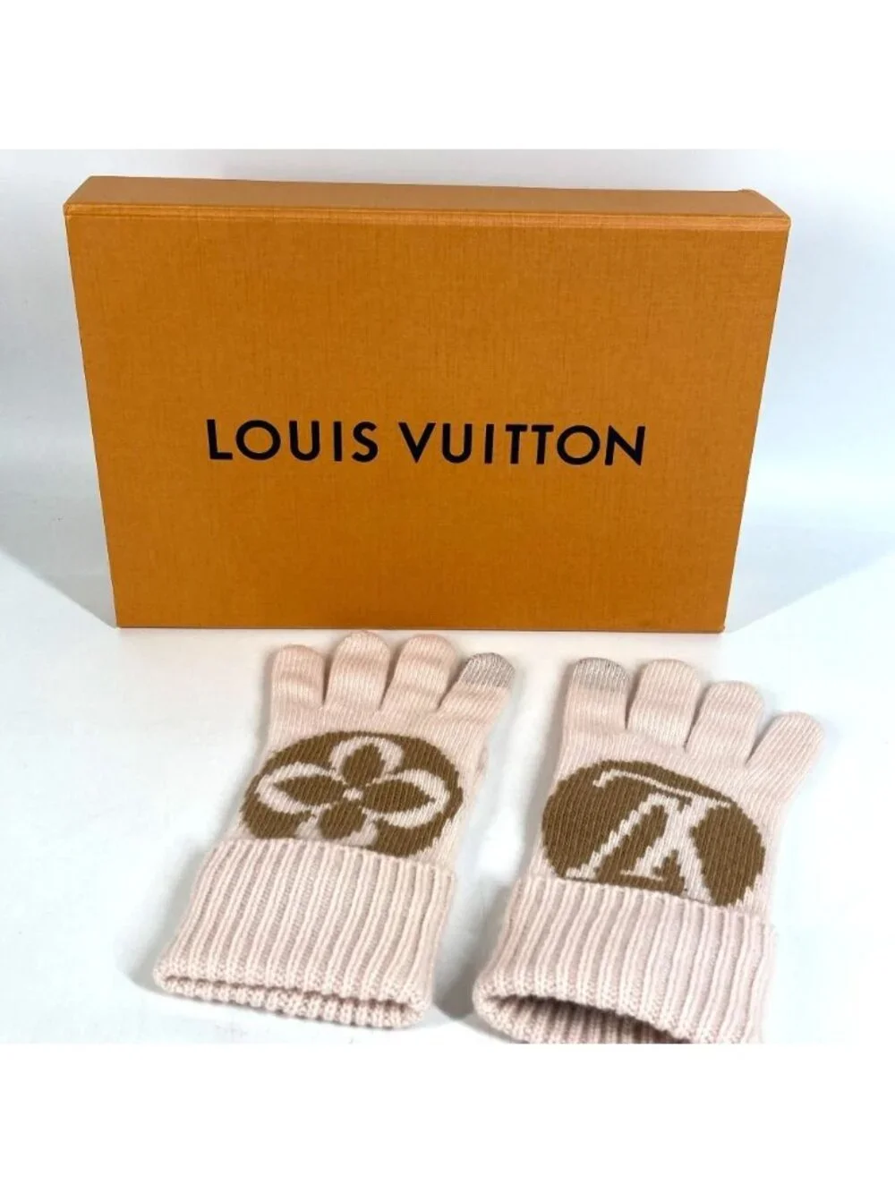 Louis Vuitton Gloves Maille LV Medallion Wool Camel Rose Beige